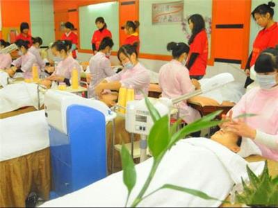 阜陽當代學校專業國際美容師全能班 開啟高端美容職業之路